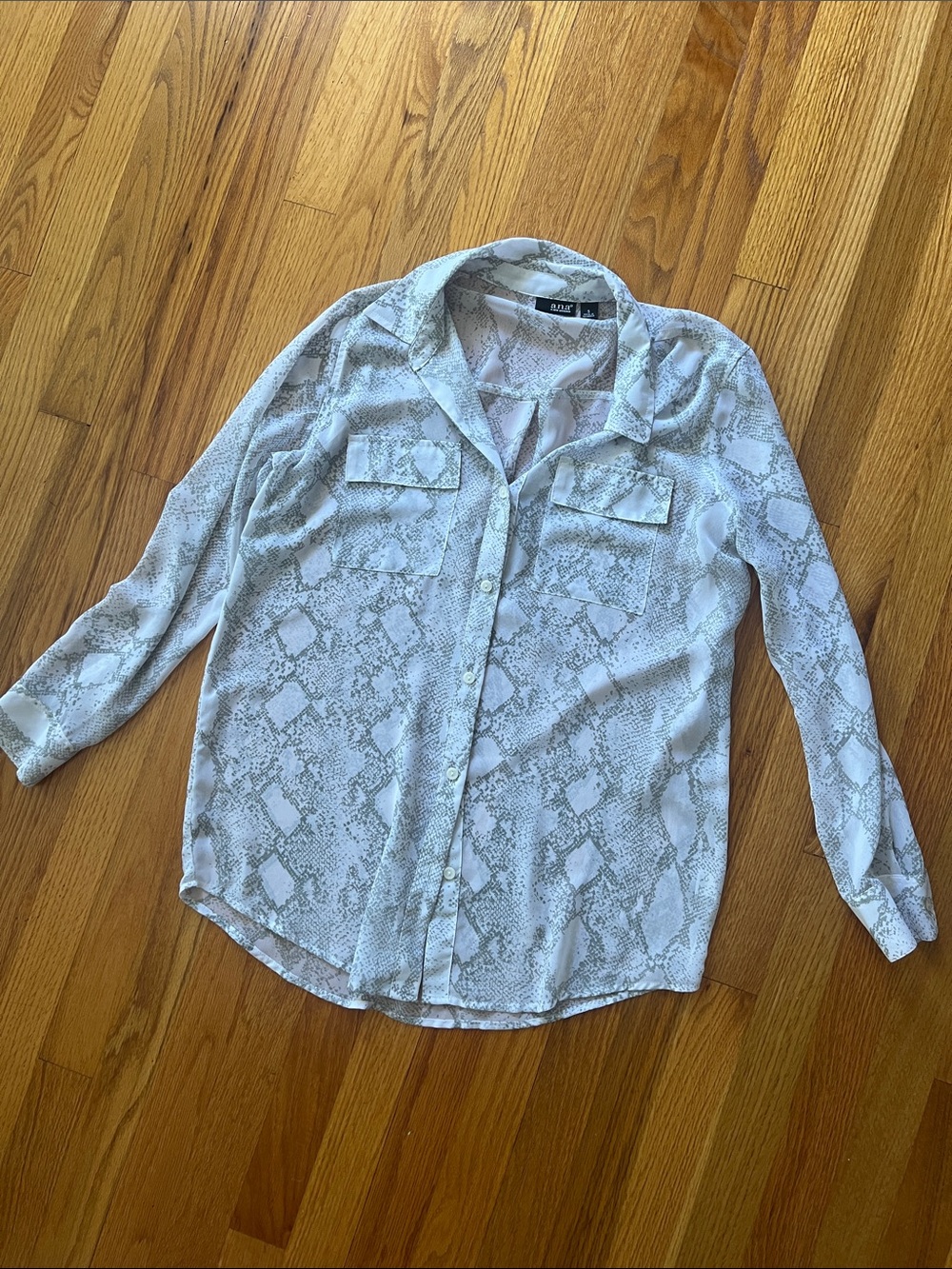 a.n.a White & Light Gray Snake-Print Button-Down Shirt